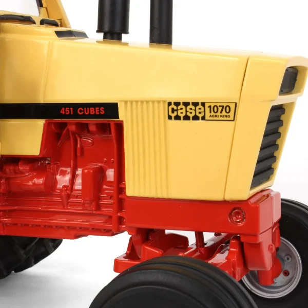 Manufacturer_ERTL Tractors<1/16 Case 1070 Agri King 2WD Tractor with Cab & Rear Duals, ERTL Prestige Collection Limited Edition