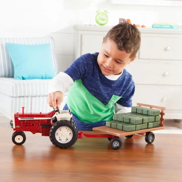 Manufacturer_ERTL Tractors<1/16 ERTL Big Farm IH Farmall 1206 with Hay Wagon and 36 Bales