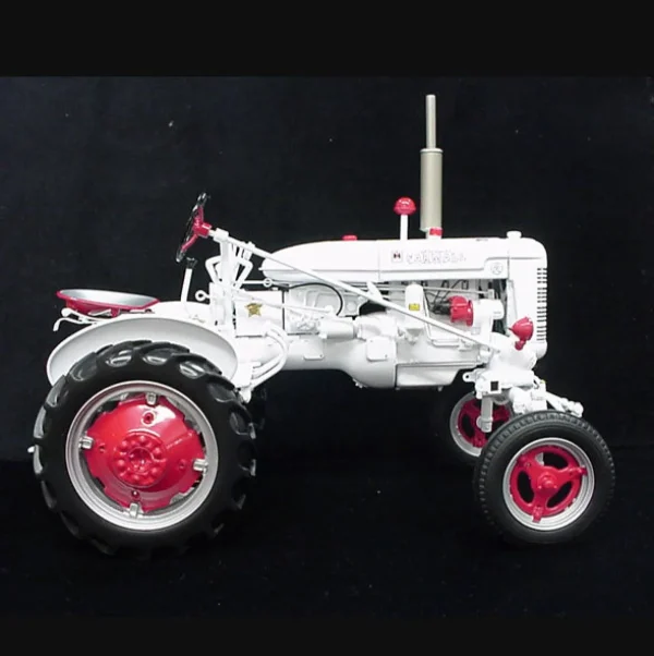 Manufacturer_Other Tractors<1/12 Farmall Super A White Demonstrator Tractor by Franklin Mint