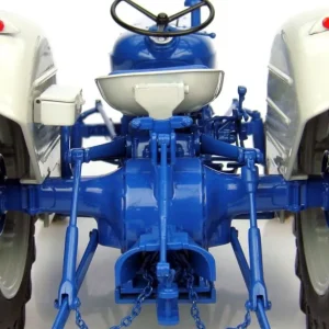 Manufacturer_Universal Hobbies Tractors<1/16 Ford 1962 Dexta Super New Performance Edition