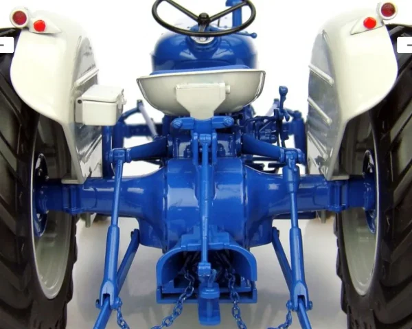 Manufacturer_Universal Hobbies Tractors<1/16 Ford 1962 Dexta Super New Performance Edition