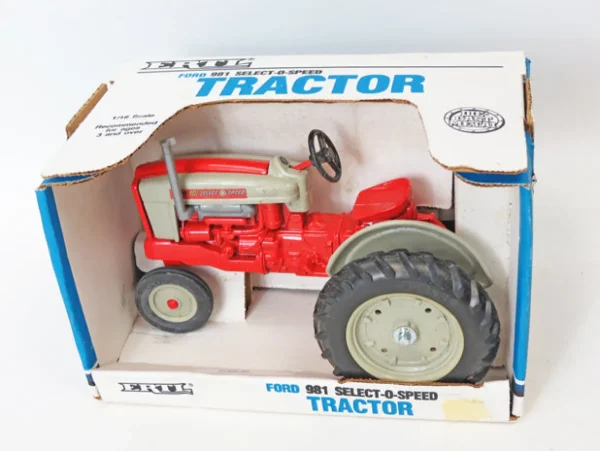 Manufacturer_ERTL Tractors<1/16 Ford 981 Select-O-Speed Tractor by ERTL