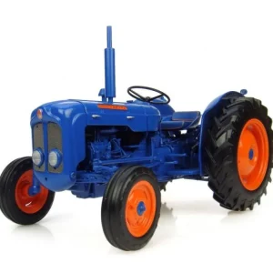 Outback Toys Tractors<1/16 Fordson Dexta (1960-1962) by Universal Hobbies