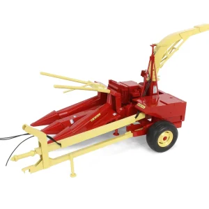 Manufacturer_SpecCast Implements<1/16 GEHL 700 Forage Chopper with Corn and Hay Heads by SpecCast