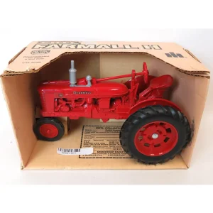 Manufacturer_ERTL Tractors<1/16 IH Farmall H Tractor by ERTL
