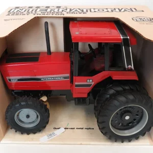 Manufacturer_ERTL Tractors<1/16 International 5488 Cab with Duals & MFD