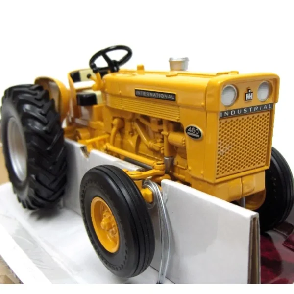 Manufacturer_ERTL Tractors<1/16 International 460 Industrial Utility Version