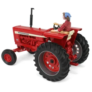 Manufacturer_ERTL Tractors<1/16 International 826 Tractor with Lowell Davis Figurine, Foxfire Farm Miss Charlotte
