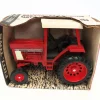 Manufacturer_ERTL Tractors<1/16 International 886 with 4 Post ROPS