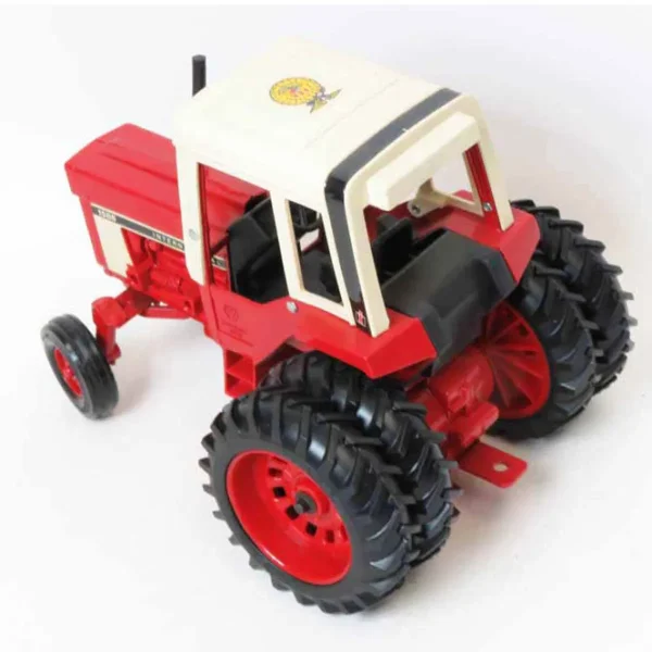 Manufacturer_ERTL Tractors<1/16 International 1586 with Duals, 1996 Pennsylvania FFA