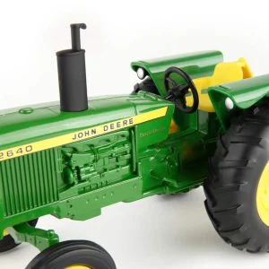 Manufacturer_ERTL Tractors<1/16 John Deere 2640 Field of Dreams Tractor with Baseball