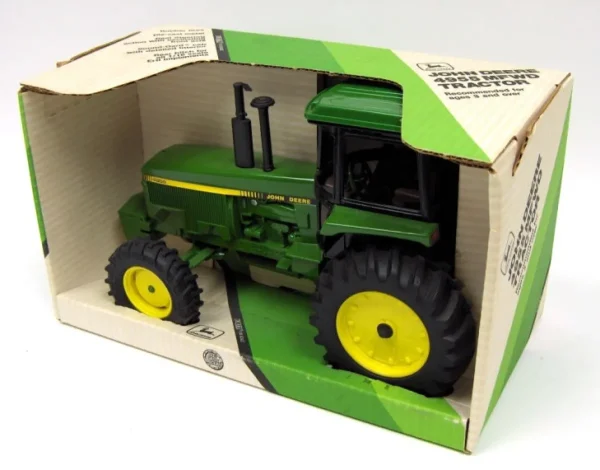 Manufacturer_ERTL Tractors<1/16 John Deere 4955 MFD Tractor with Cab by ERTL
