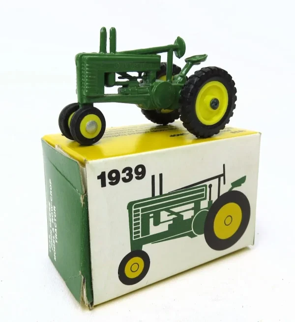 Manufacturer_ERTL Tractors<1/64 John Deere 1939 Model A Row Crop Tractor in Old Box without Rear Hook