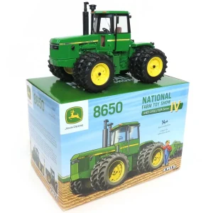 Manufacturer_ERTL Tractors<1/32 John Deere 8650 4WD with Front & Rear Duals, 2016 National Farm Toy Show
