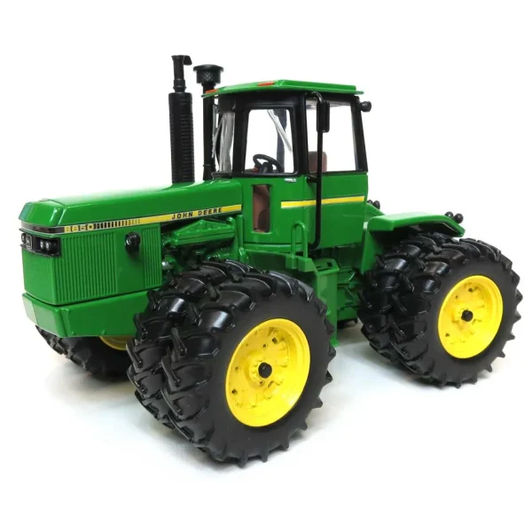 Manufacturer_ERTL Tractors<1/32 John Deere 8650 4WD with Front & Rear Duals, 2016 National Farm Toy Show