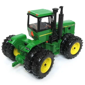 Manufacturer_ERTL Tractors<1/32 John Deere 8650 4WD with Front & Rear Duals, 2016 National Farm Toy Show