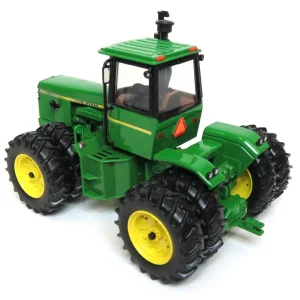 Manufacturer_ERTL Tractors<1/32 John Deere 8650 4WD with Front & Rear Duals, 2016 National Farm Toy Show