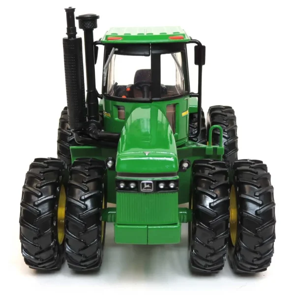 Manufacturer_ERTL Tractors<1/32 John Deere 8650 4WD with Front & Rear Duals, 2016 National Farm Toy Show