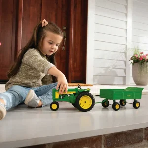 Manufacturer_ERTL Tractors<1/16 John Deere 730 with Barge Wagon
