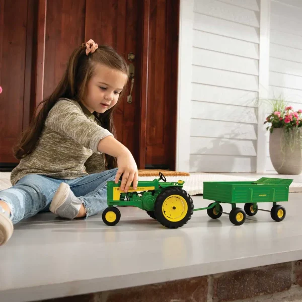 Manufacturer_ERTL Tractors<1/16 John Deere 730 with Barge Wagon