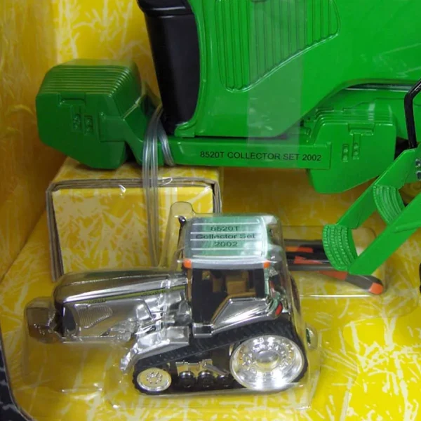 Manufacturer_ERTL Tractors<1/16 John Deere 8520T with 1/64 Chrome 2 Piece Collector Edition Set