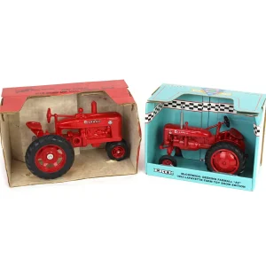 Manufacturer_ERTL Tractors<Lot of (2) 1/16 Farmall Tractors