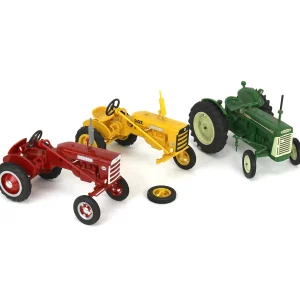 Manufacturer_ERTL Tractors<Lot of (2) Plastic Farmall Tractors and (1) Plastic Oliver Tractor