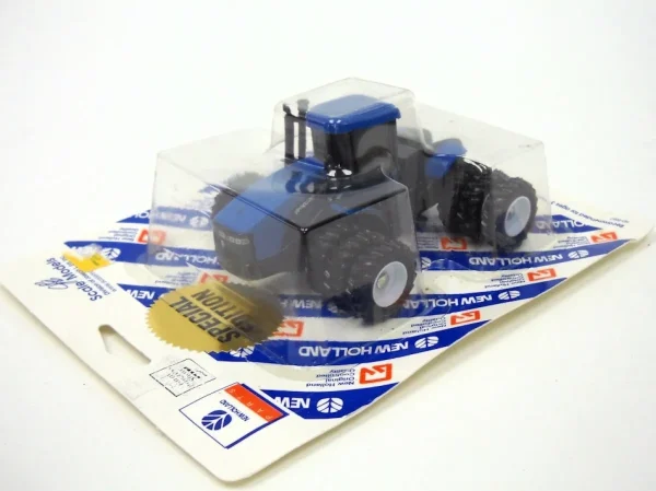 Manufacturer_Scale Models Tractors<1/64 New Holland TJ375 with Triples, 2001 Farm Progress Show