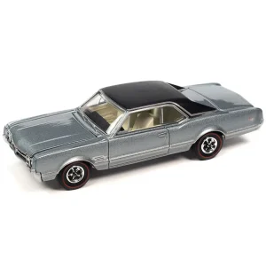 Manufacturer_Auto World Cars & Suvs<1/64 Auto World 2023 Release 2B, 1966 Oldsmobile 442, Silver Mist Poly with Flat Black Roof