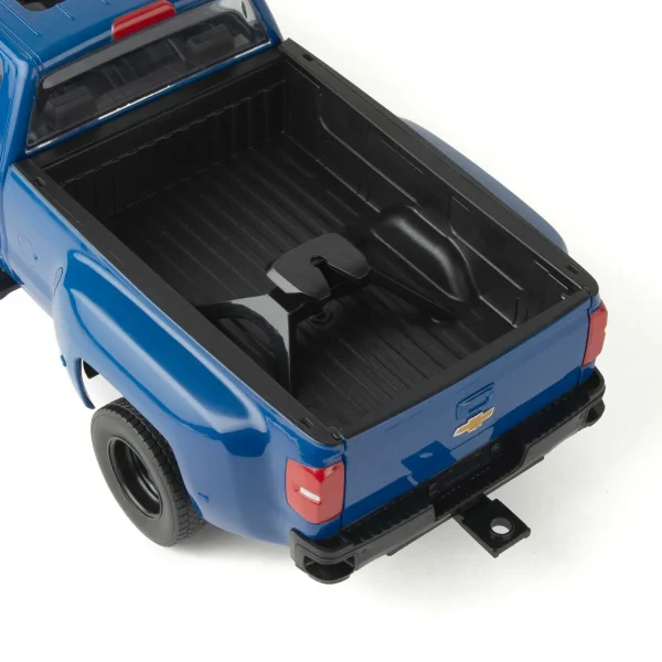 Manufacturer_ERTL Pickup Trucks<(B&D) - 1/16 ERTL Big Farm Blue Chevrolet Pickup Truck with Trailer & 6 Round Bales - Damaged Item