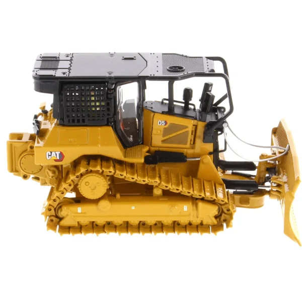 Manufacturer_Diecast Masters Crawlers & Dozers<1/50 CAT D5 LGP Fire Suppression Dozer