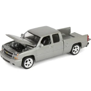 Manufacturer_Auto World Pickup Trucks<1/64 2006 Chevrolet Silverado SS Extended Cab Fleetside Pickup Truck, Silver, Auto World