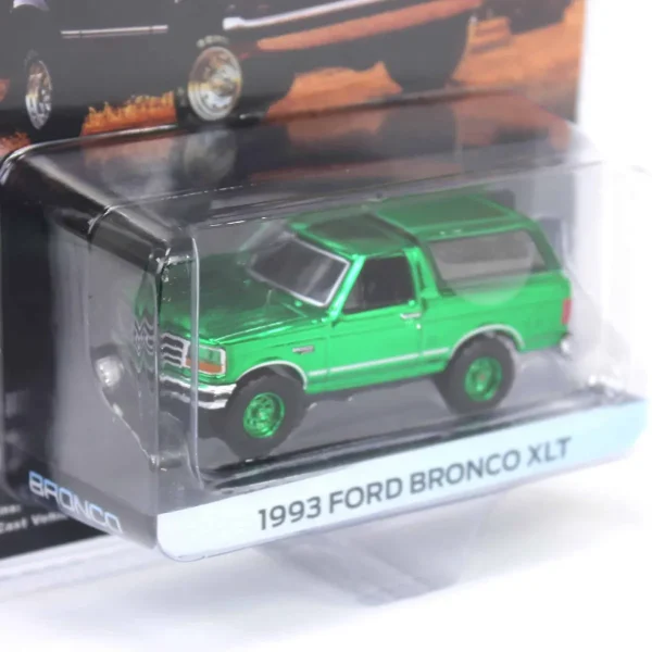 Manufacturer_Greenlight Collectibles Cars & Suvs<Chrome Green Machine Chase ~ 1/64 1993 Ford Bronco XLT, Oxford White, Hobby Exclusive