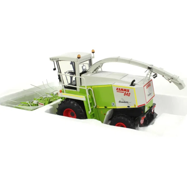 Manufacturer_Universal Hobbies Combines & Harvesters<1/32 Claas Jaguar 840 Overdrive with RU 600 Head