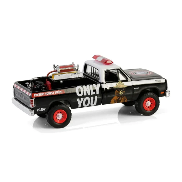 Manufacturer_Greenlight Collectibles Cars & Suvs | Pickup Trucks<1/64 1987 Dodge Ram D250 with Fire Equipment, Hose & Tank, Smokey Bear Series 4