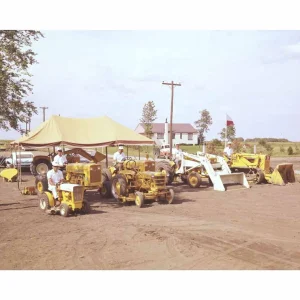 Outback Toys Books, Calendars & Dvds<Farmall Cub Encyclopedia: The Essential Guide to Models, History, Implements, and Repair
