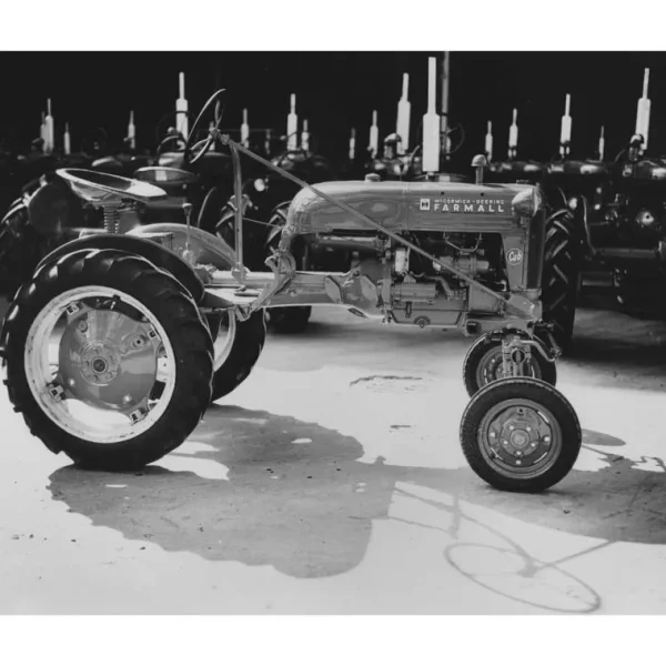 Outback Toys Books, Calendars & Dvds<Farmall Cub Encyclopedia: The Essential Guide to Models, History, Implements, and Repair