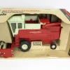 Manufacturer_ERTL Combines & Harvesters<1/24 International 915 Combine w/ Grain Head by ERTL