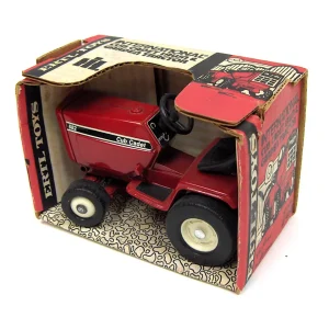 Manufacturer_ERTL Lawn & Garden<1/16 International Harvester 682 Cub Cadet and Garden Tractor, Made in the USA by ERTL