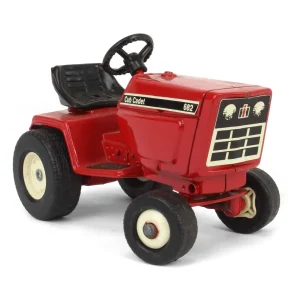 Manufacturer_ERTL Lawn & Garden<1/16 International Harvester 682 Cub Cadet and Garden Tractor, 1st Edition