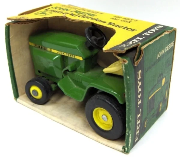 Manufacturer_ERTL Lawn & Garden<1/16 John Deere Lawn & Garden Tractor (No Model #), Made in the USA by ERTL