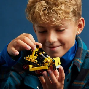 Manufacturer_LEGO Crawlers & Dozers<LEGO Technic Heavy-Duty Bulldozer 195 Piece Building Toy Set