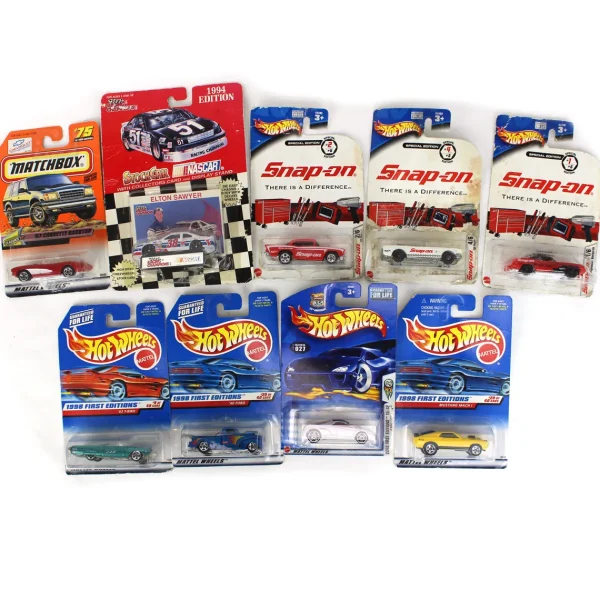 Manufacturer_ERTL Cars & Suvs<Lot of (9) Various Automobiles