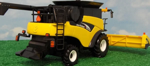 Manufacturer_ERTL Combines & Harvesters<1/32 New Holland CR9060 Combine with Corn & Grain Heads, Dealer Edition