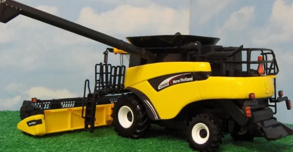 Manufacturer_ERTL Combines & Harvesters<1/32 New Holland CR9060 Combine with Corn & Grain Heads, Dealer Edition