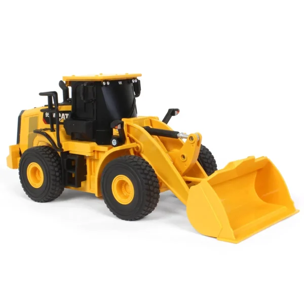 Manufacturer_Diecast Masters Radio Control<1/35 Radio Control CAT 950M Wheel Loader, Made of Durable Plastic