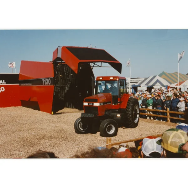 Outback Toys Books, Calendars & Dvds<Red Tractors 1958-2022: The Authoritative Guide to International Harvester and Case IH Tractors