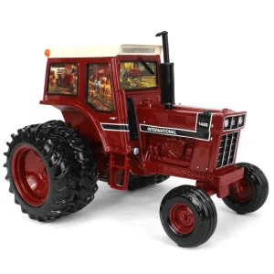 Manufacturer_Other Bed & Bath | Farm Art & DéCor<1/16 RESIN International Harvester 1466 Sculpture with Dave Barnhouse Farm Art