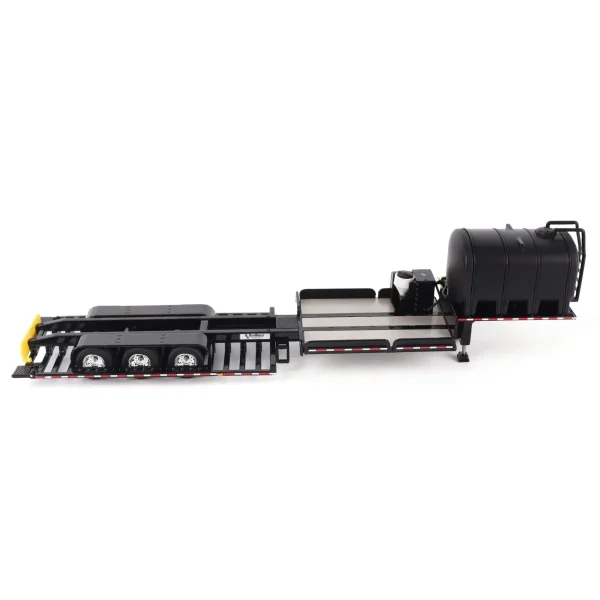 Manufacturer_Diecast Masters Agricultural Trucks<1/64 RoadRunner Manufacturing Model 4000 Sprayer Trailer